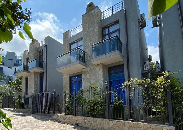 Vila com 3 dormitórios