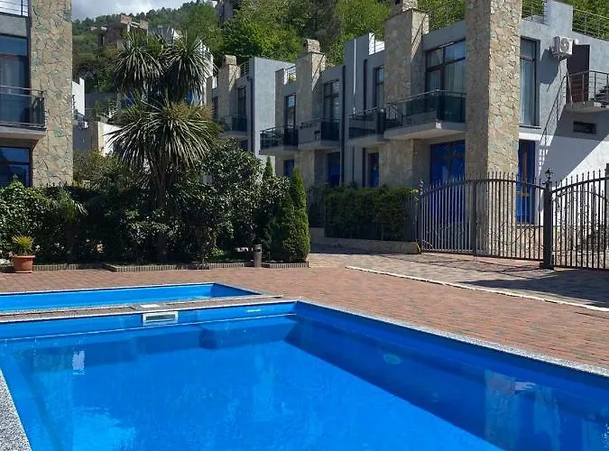 Vila com 3 dormitórios